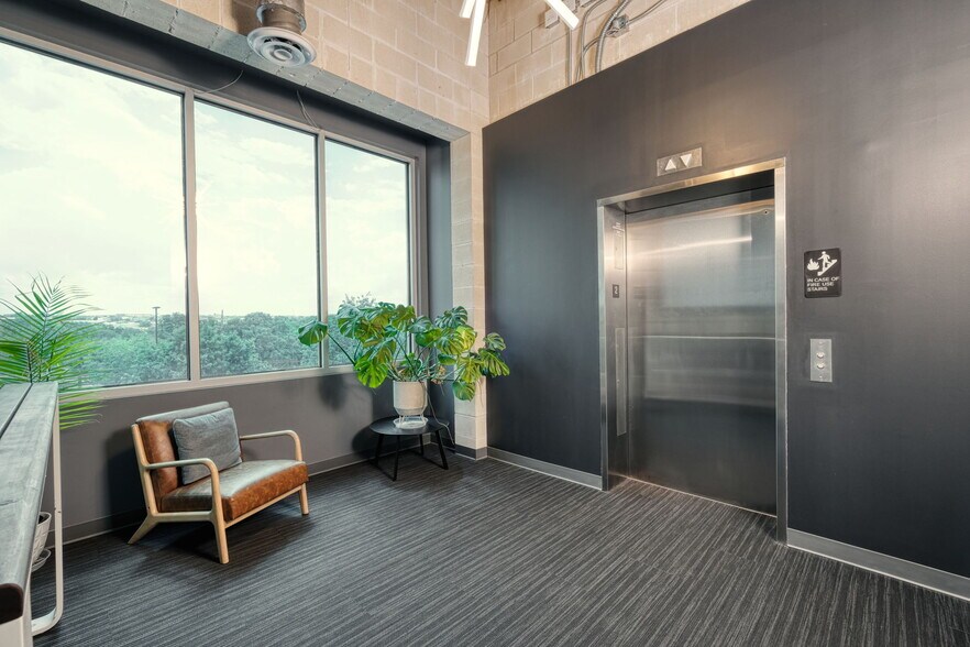 More Photos Of 211 S Brown St, Round Rock Medical For Lease