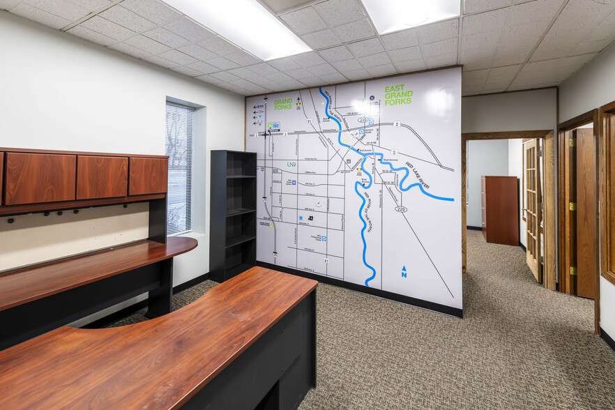 More Photos Of 1119 N 42nd St, Grand Forks Office For Lease