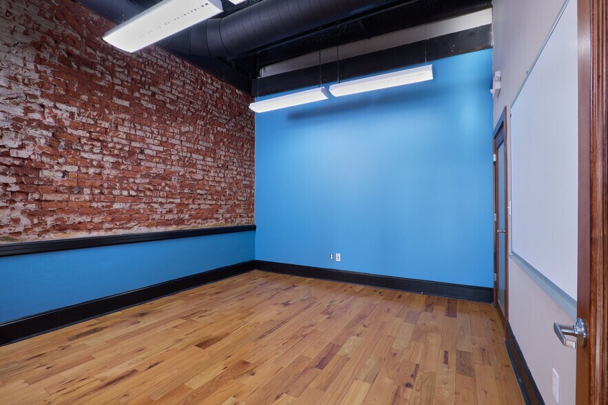 More Photos Of 119 N Main St, Mooresville Storefront Retail Office For Lease