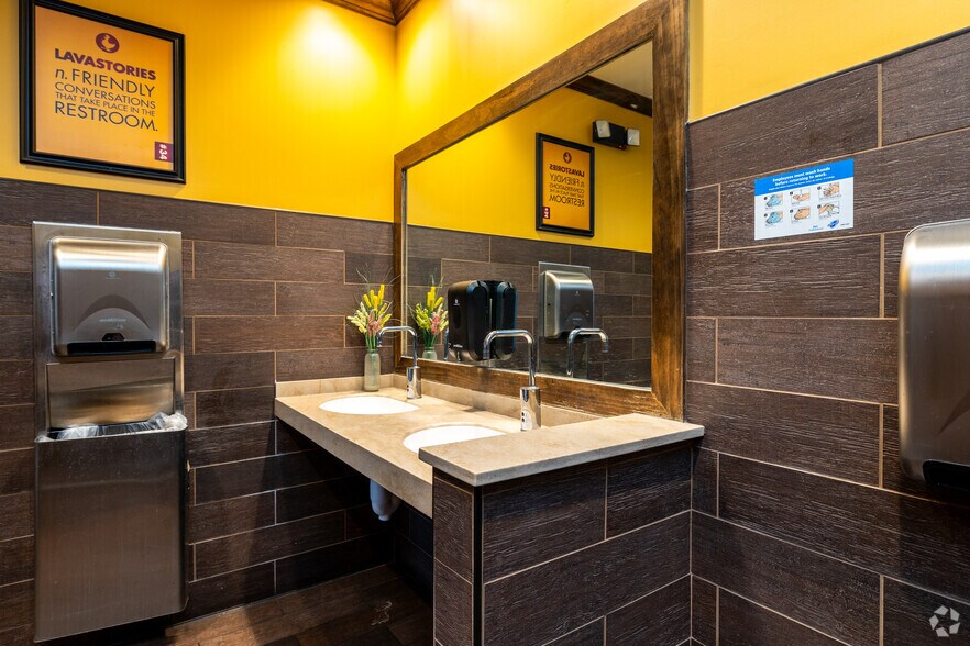 More Photos Of 12195 S Strang Line Rd, Olathe Fast Food For Lease