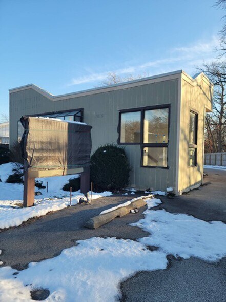 More Photos Of 1815 Dundee Rd, Northbrook Storefront Retail Office For Sale