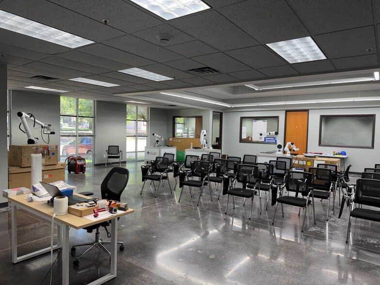 More Photos Of 2251 Chenault Dr, Carrollton Warehouse For Sale