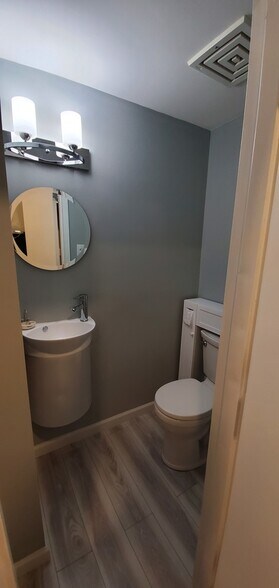 More Photos Of 19618-19620 Club House Rd, Gaithersburg Office For Lease