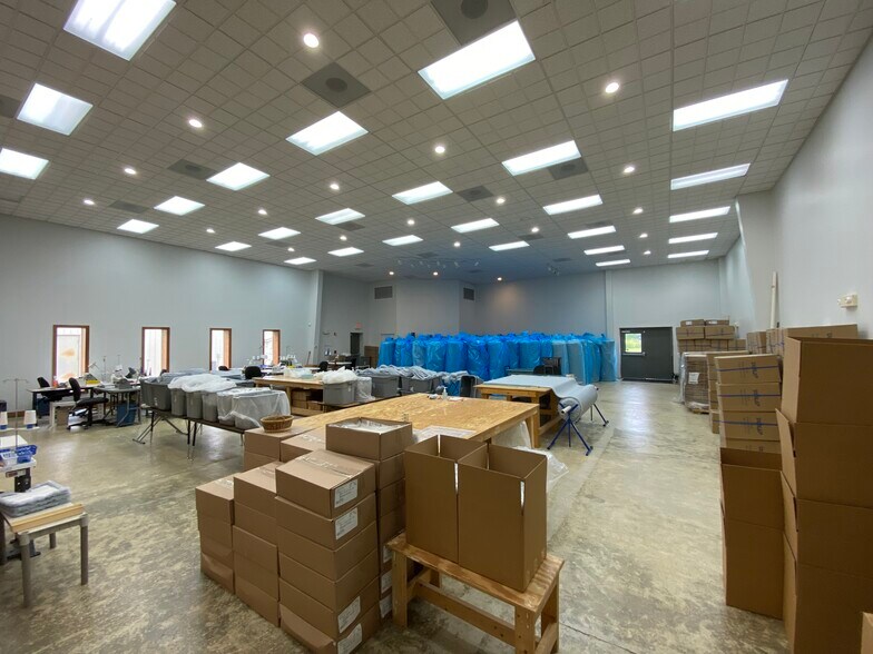 More Photos Of 15812 State Route 56 W, Mount Sterling Light Distribution For Sale