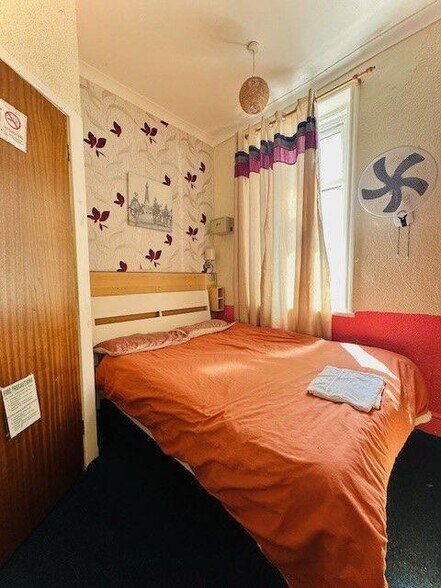 More Photos Of 4 Station Rd, Blackpool Hotel For Sale