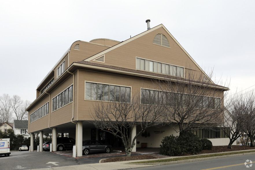 Primary Photo Of 30 Jelliff Ln, Southport Office For Lease