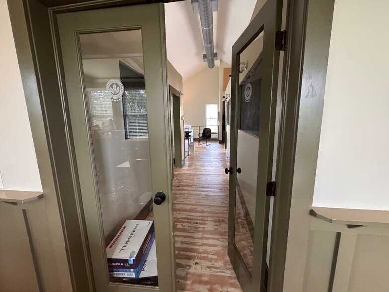 More Photos Of 14 Palmetto Way, Bluffton Office For Sale