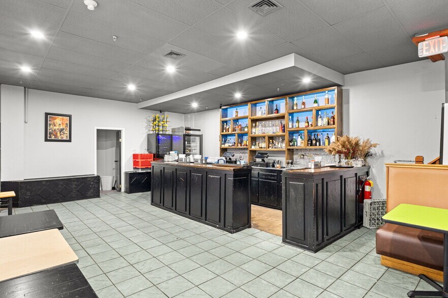 More Photos Of 1615-1623 Acushnet Ave, New Bedford Restaurant For Sale