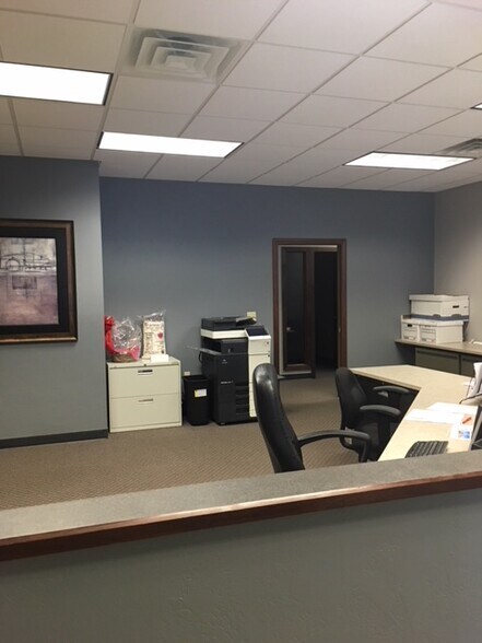 More Photos Of 5600 W Grande Market Dr, Appleton Office For Lease
