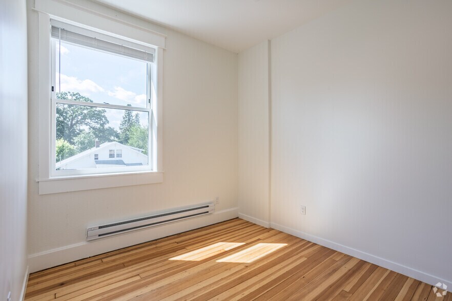 More Photos Of 3614 6th Ave, Des Moines Apartments For Lease