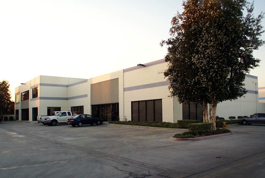 More Photos Of 14141 Covello St, Van Nuys Distribution For Lease