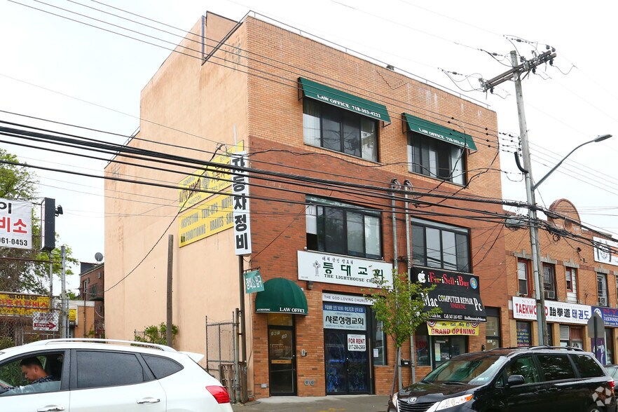 More Photos Of 161-06-161-08 46th Ave, Flushing Storefront Retail Office For Lease