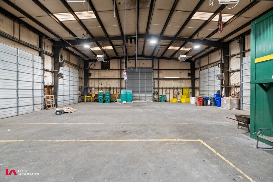 More Photos Of 774 McFarland Pky, Alpharetta Warehouse For Lease