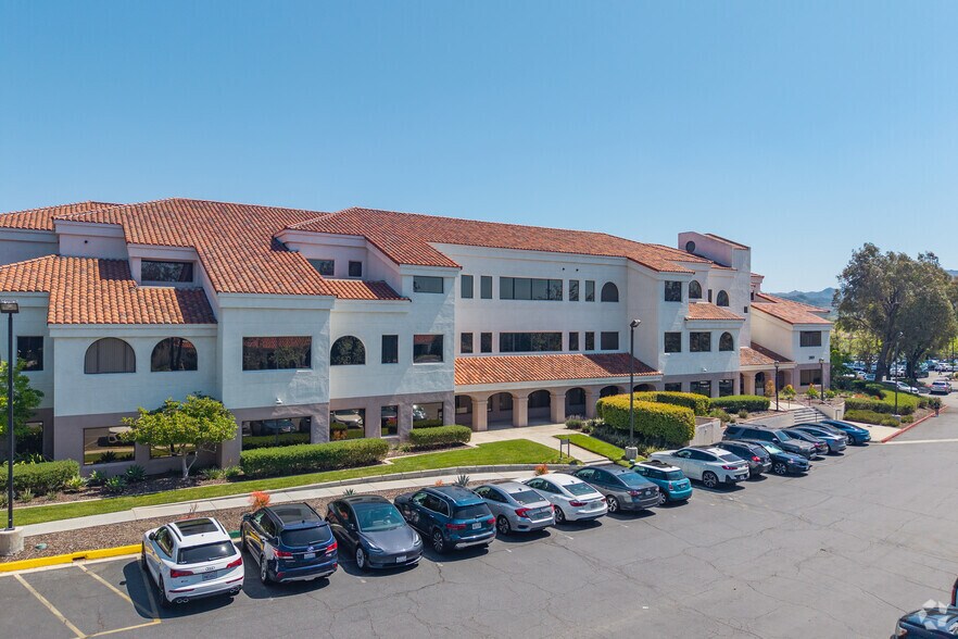 More Photos Of 2801 Townsgate Rd, Westlake Village Office For Lease