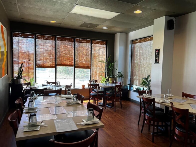 More Photos Of 710 Bacons Bridge Rd, Summerville Storefront For Lease