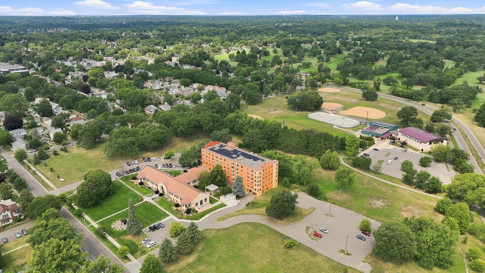 More Photos Of 985 Ivy Ave E, Saint Paul Apartments For Sale