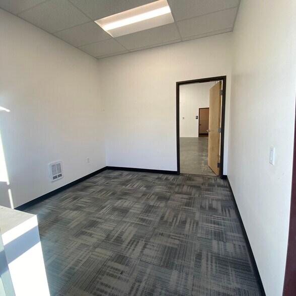 More Photos Of 2198 E Franklin Rd, Meridian Distribution For Lease