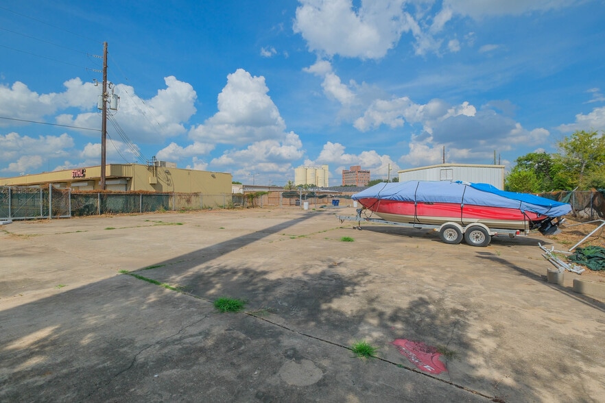 More Photos Of 7830 Highway 90A, Sugar Land Warehouse For Lease