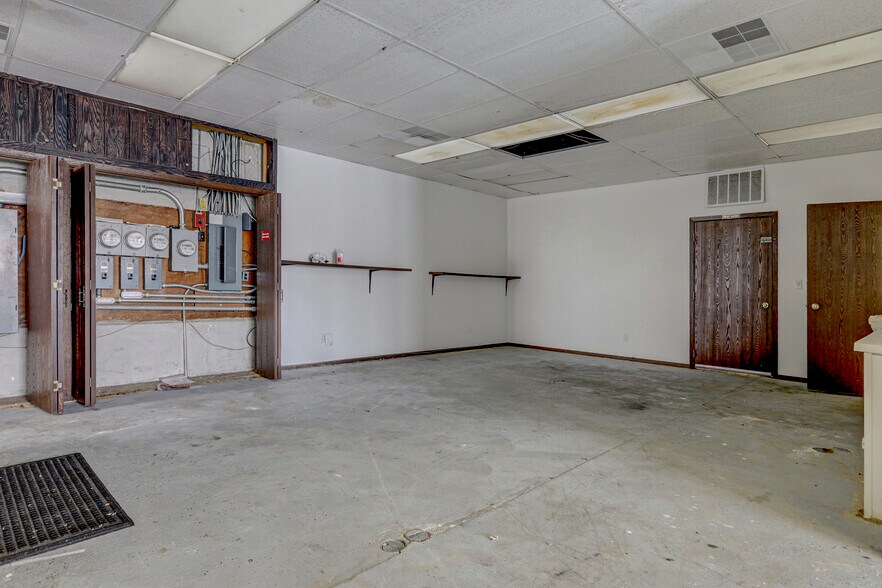 More Photos Of 1415-1425 W Kamps Ave, Appleton Office Residential For Lease