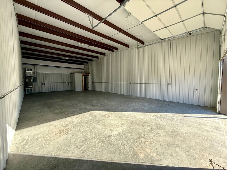More Photos Of 86 County Road 9501 N, Brookland Industrial For Lease