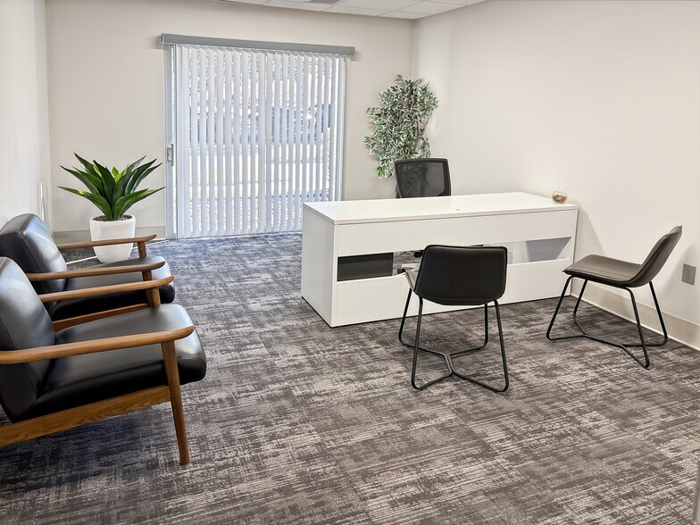 More Photos Of 6821 N Southpoint Dr, Jacksonville Coworking Space