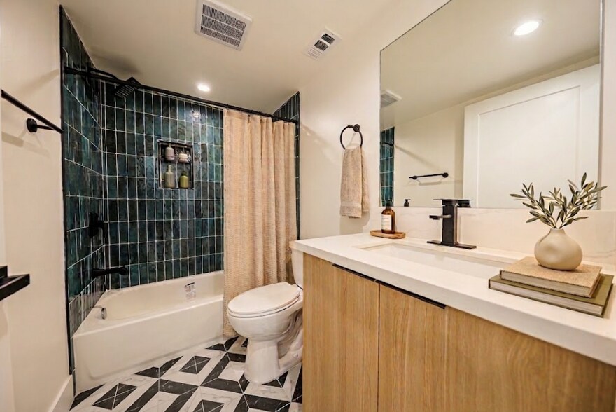 More Photos Of 1259 S Longwood Ave, Los Angeles Apartments For Sale