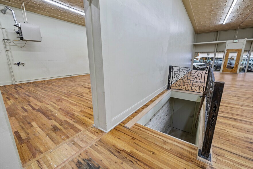 More Photos Of 133 W 4th St, Loveland Freestanding For Lease