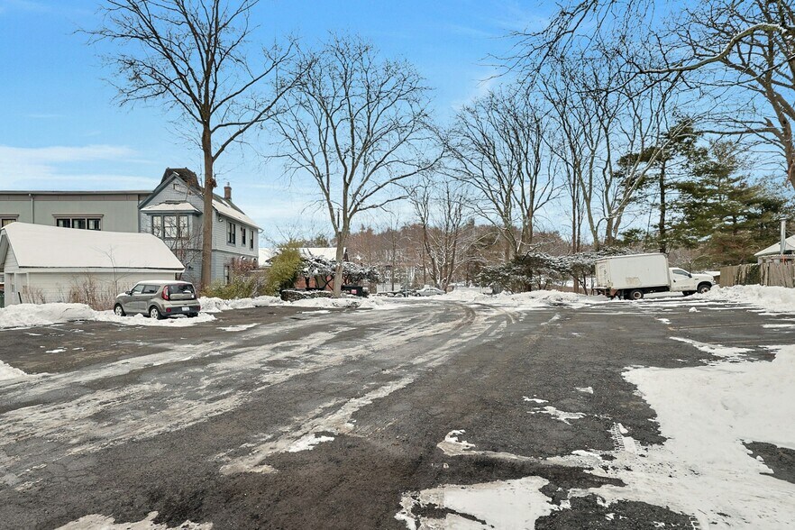 More Photos Of 637 Main St, Sparkill Bank For Lease