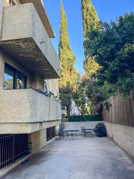 More Photos Of 13956 Vanowen St, Van Nuys Apartments For Sale