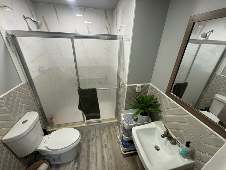 More Photos Of 6702 Bergenline Ave, West New York Storefront Retail Office For Sale
