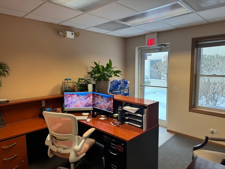 More Photos Of 780 Ridgeview Dr, Mchenry Flex For Sale