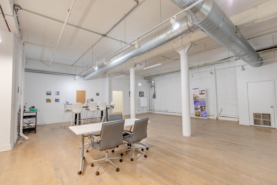 More Photos Of 11 E Hubbard St, Chicago Office For Lease