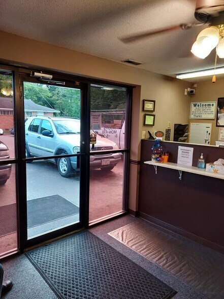More Photos Of 301 N Logan St, Gaffney Auto Repair For Sale