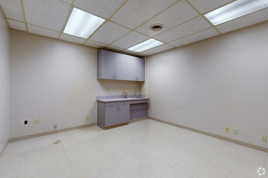 More Photos Of 2655 Villa Creek Dr, Dallas Office For Lease