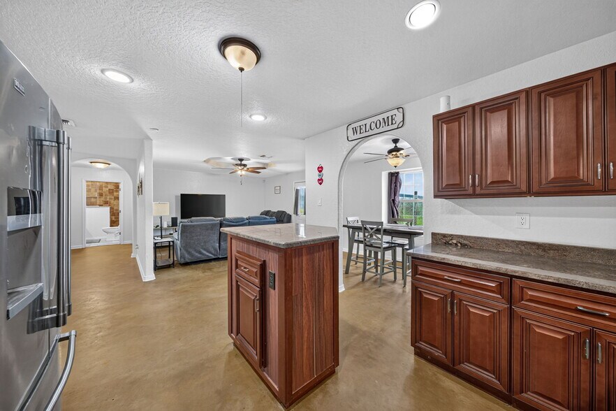 More Photos Of 4044 W FM 476, Poteet Flex For Sale