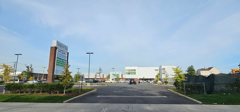 More Photos Of 439 Tompkins Ave, Staten Island Land For Sale