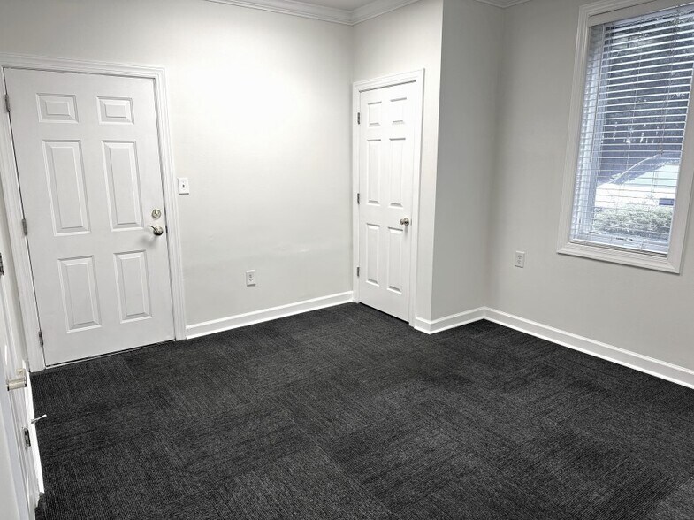 More Photos Of 8402 Six Forks Rd, Raleigh Office For Lease