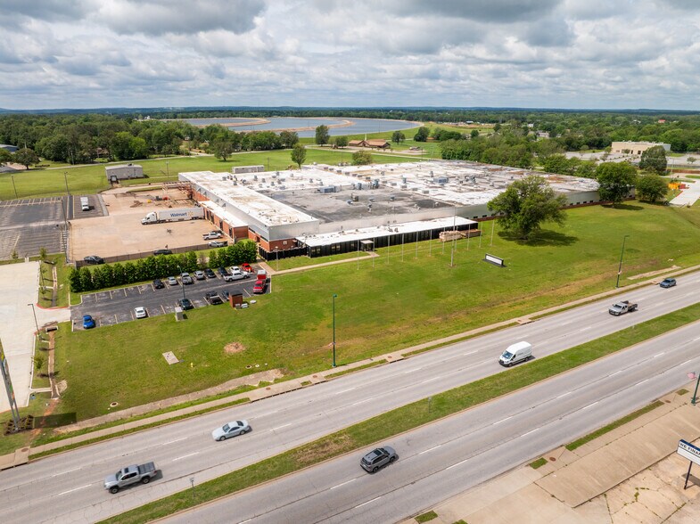 Primary Photo Of 650 Hwy 412 W, Siloam Springs Warehouse For Lease