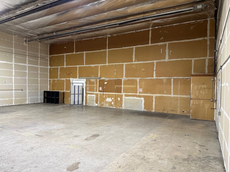 More Photos Of 765 S Riverside Ave, Medford Freestanding For Sale