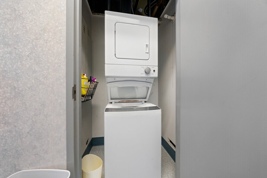 More Photos Of 20 S Main St, Manchester Freestanding For Lease