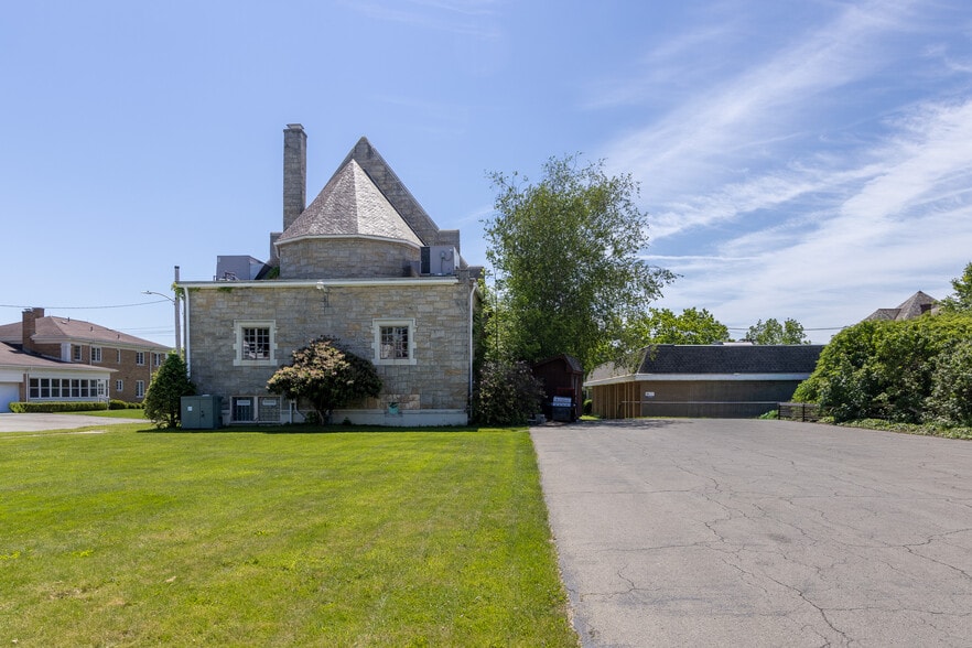 More Photos Of 309 N Broad St, Grove City Religious Facility For Sale