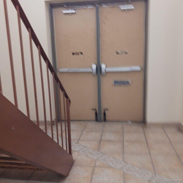 More Photos Of 15921 W 8 Mile Rd, Detroit Flex For Sale