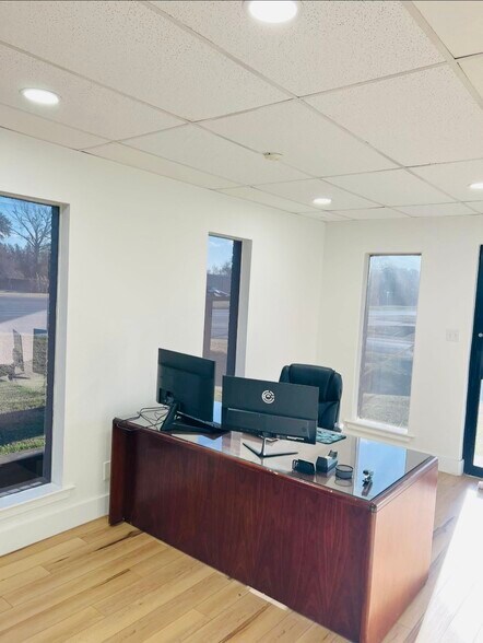 More Photos Of 3911 N Twin City Hwy, Nederland Garden Center For Sale