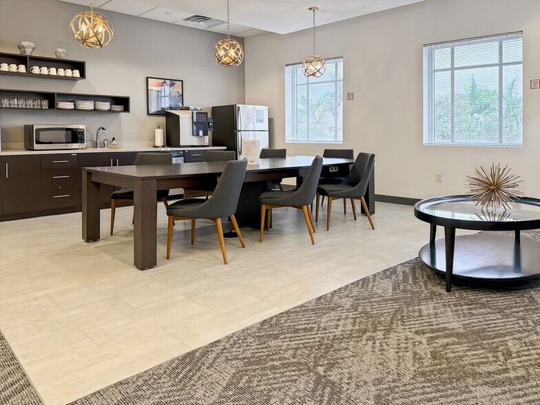 More Photos Of 2054 Vista Parkway, West Palm Beach Coworking Space