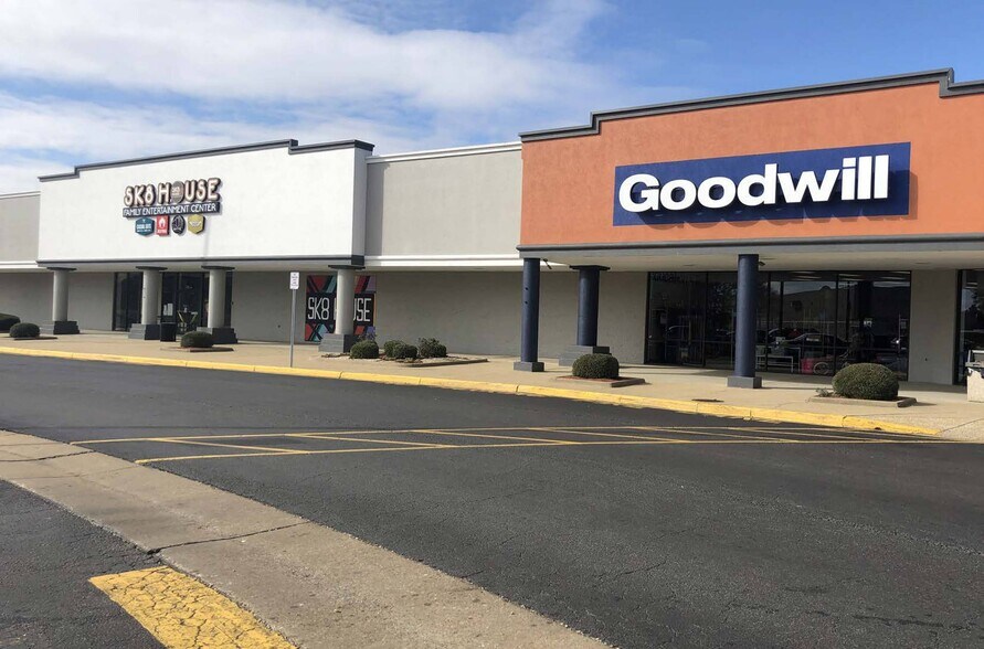 More Photos Of 2701-2736 N Mall Dr, Virginia Beach Unknown For Lease