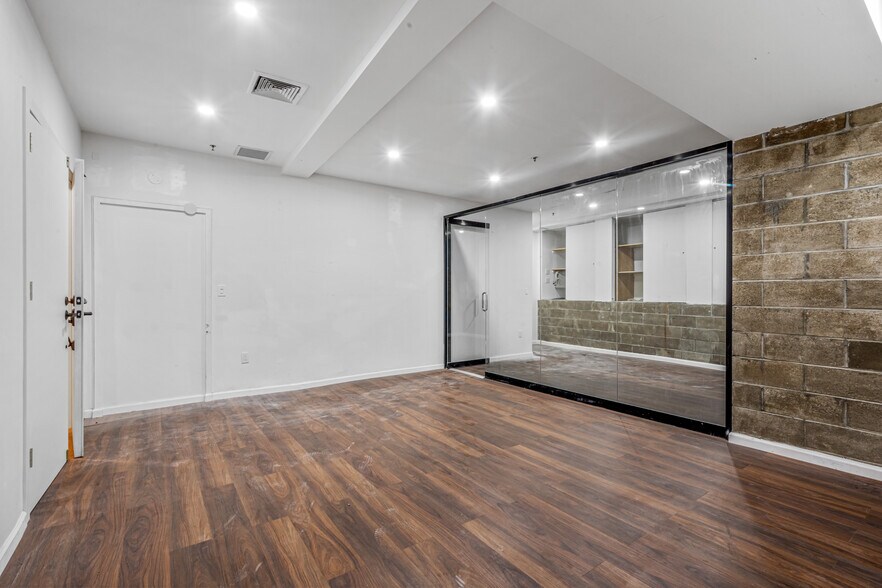 More Photos Of 223-227 Grand St, New York Storefront Retail Residential For Lease
