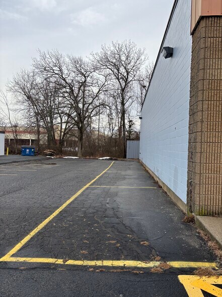 More Photos Of 75-79 Swansea Mall Dr, Swansea Freestanding For Lease