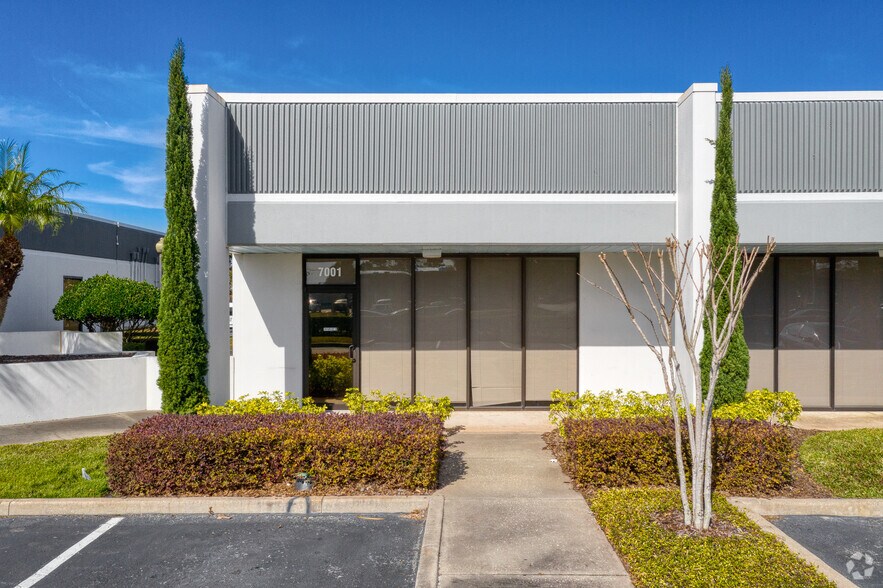 More Photos Of 7001-7021 University Blvd, Winter Park Flex For Lease