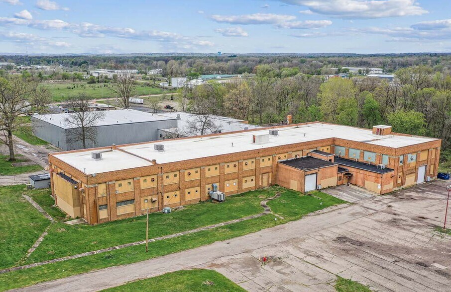 More Photos Of 126 Avenue C, Springfield Manufacturing For Sale