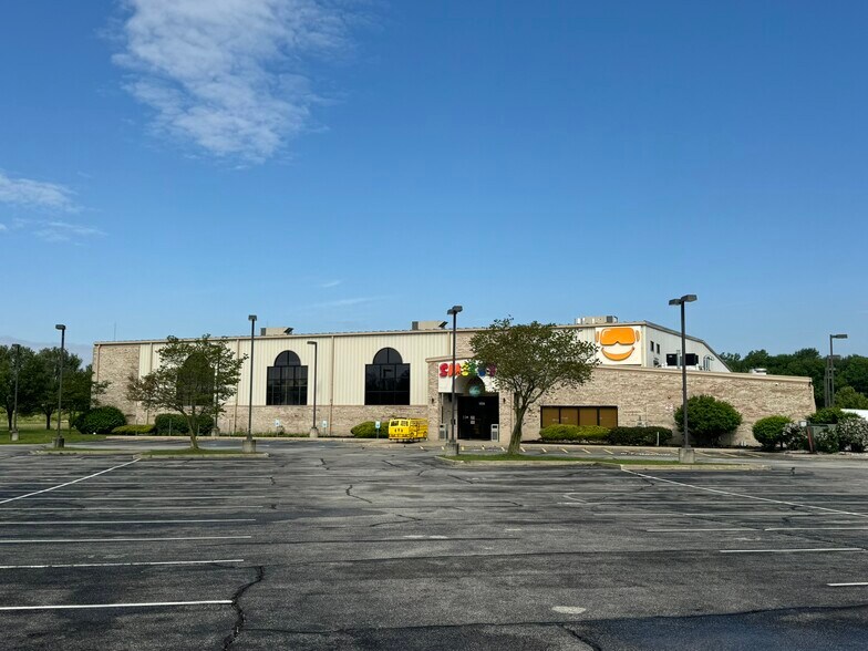 More Photos Of 1526 Deer Run Dr, Mishawaka Amusement Park For Sale